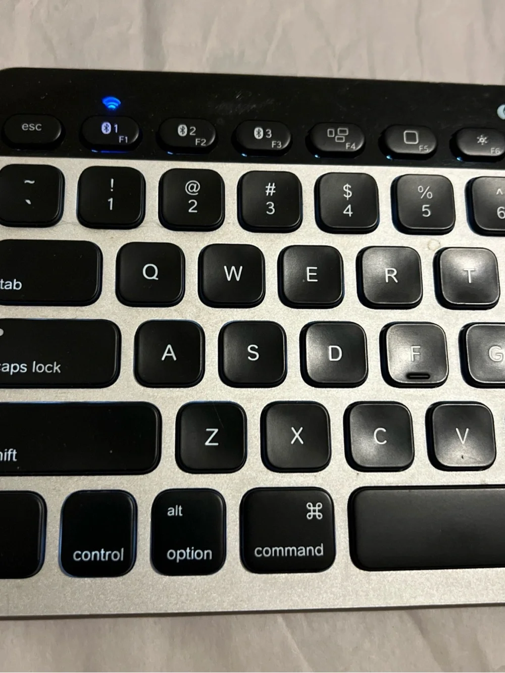Logitech Backlit Wireless Keyboard - Black and Silver K811